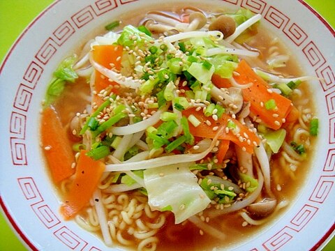 インスタントで♡野菜たっぷりベジタブルラーメン